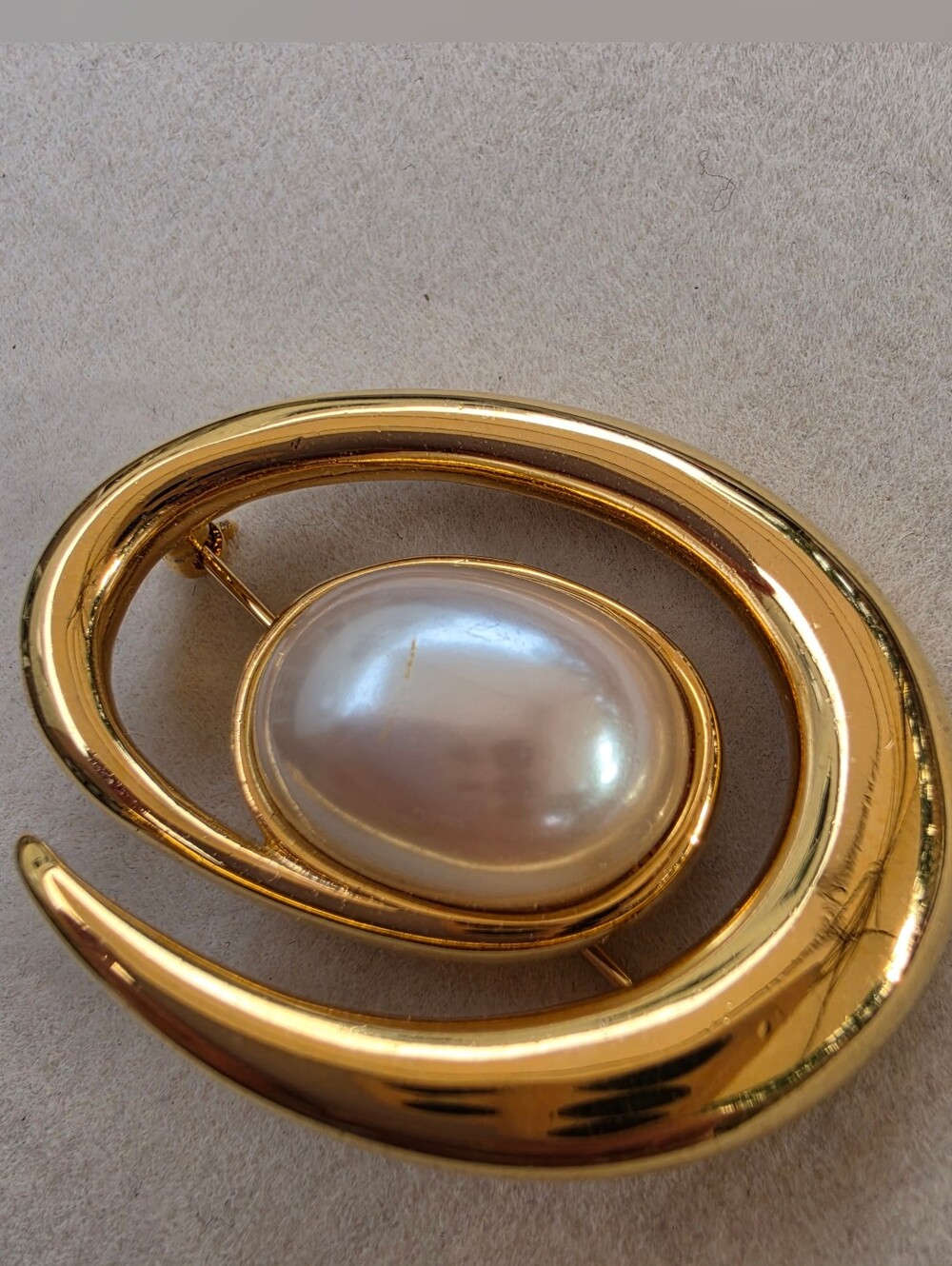 Monet: Gold-Tone Brooch with Faux Pearl Center